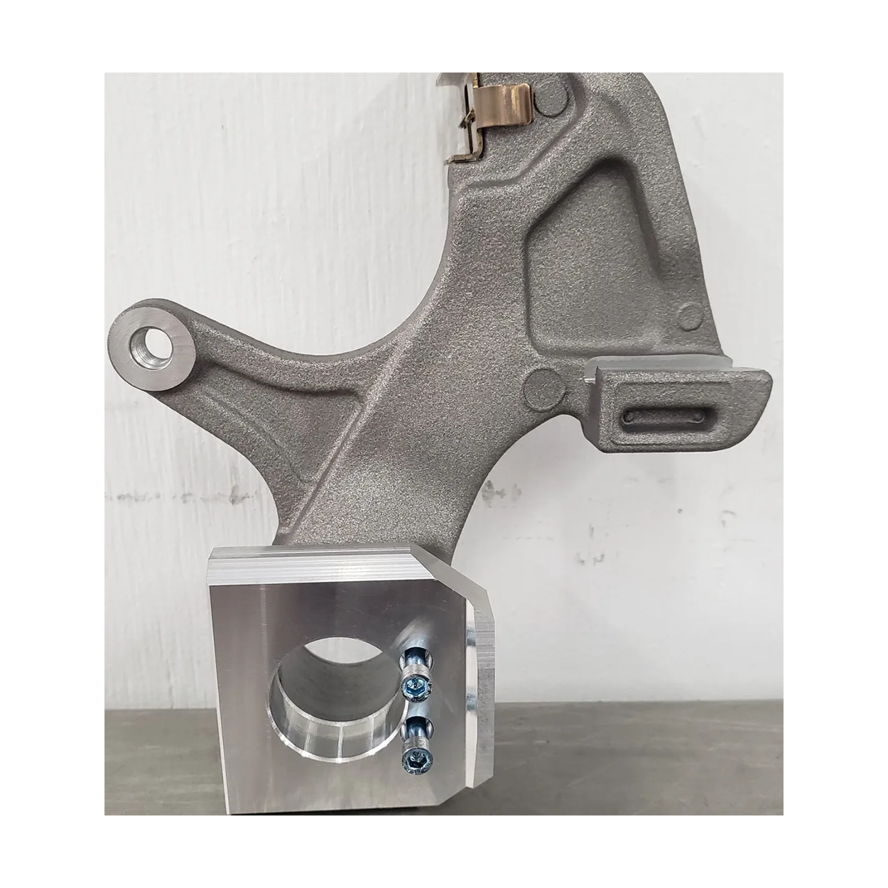 SUZUKI GSXR600/750 06'+ CAPTIVE CALIPER BRACKET KITS