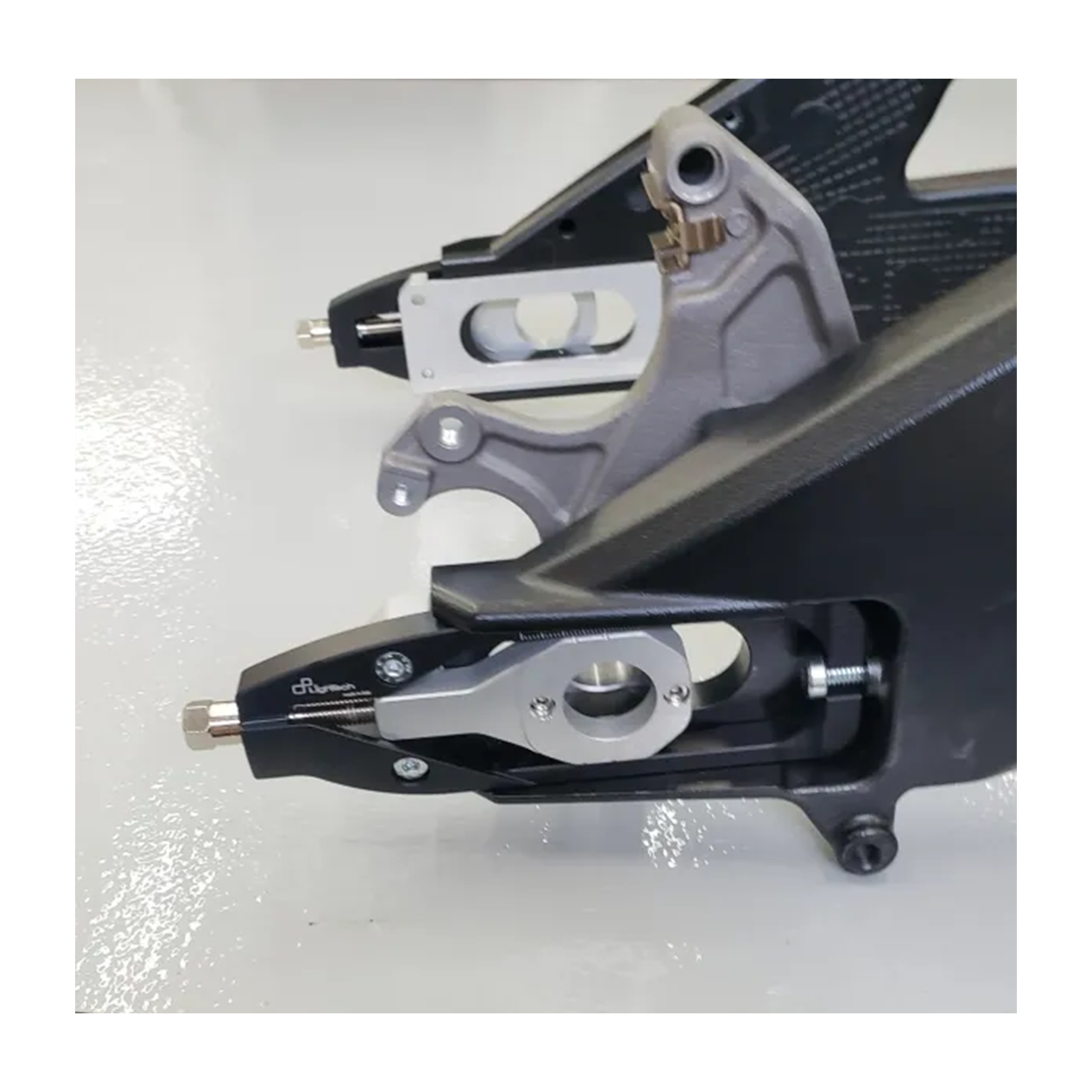 SUZUKI GSXR1000 05'+ CAPTIVE CALIPER KITS