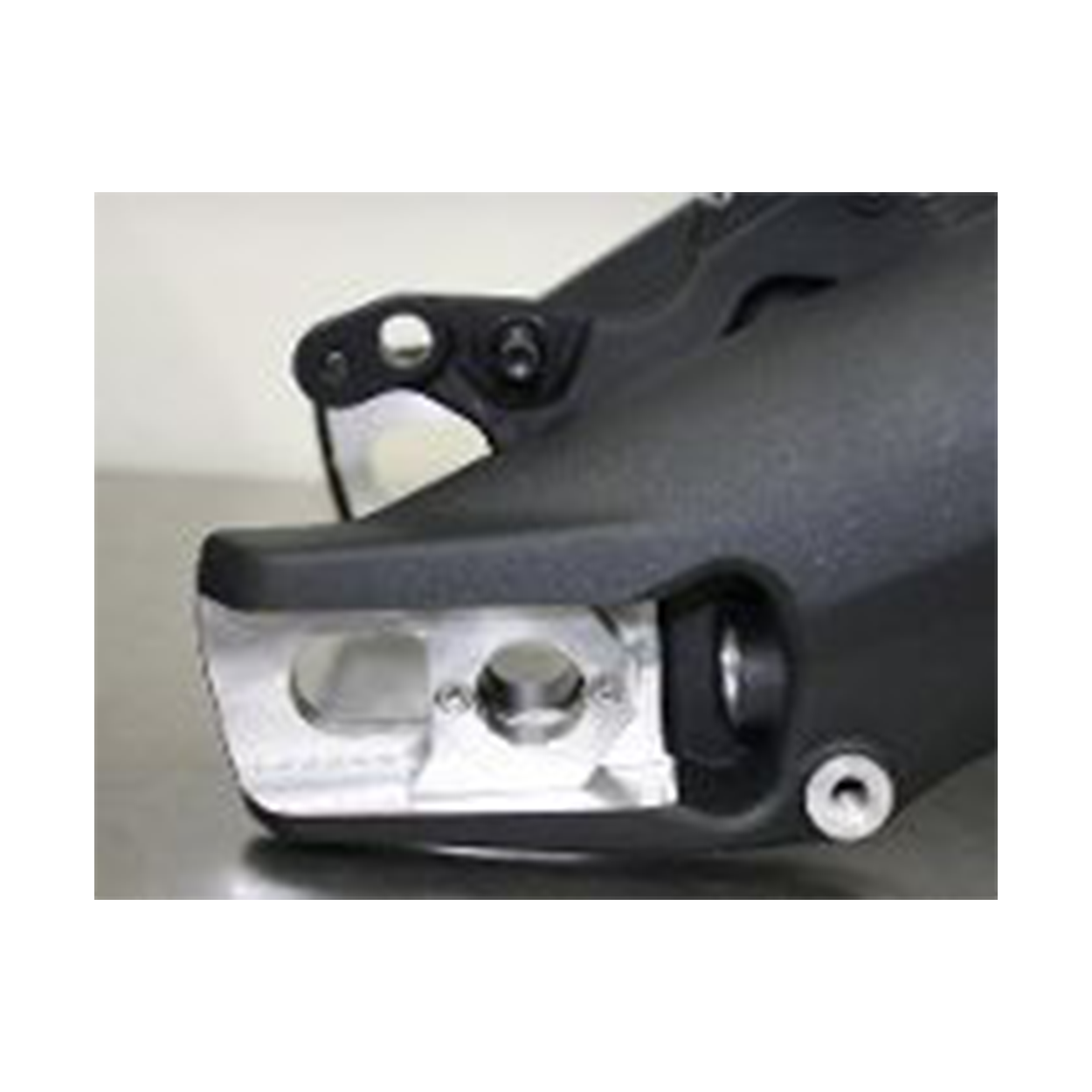 TRIUMPH 675 13'+ CAPTIVE CALIPER BRACKET KIT