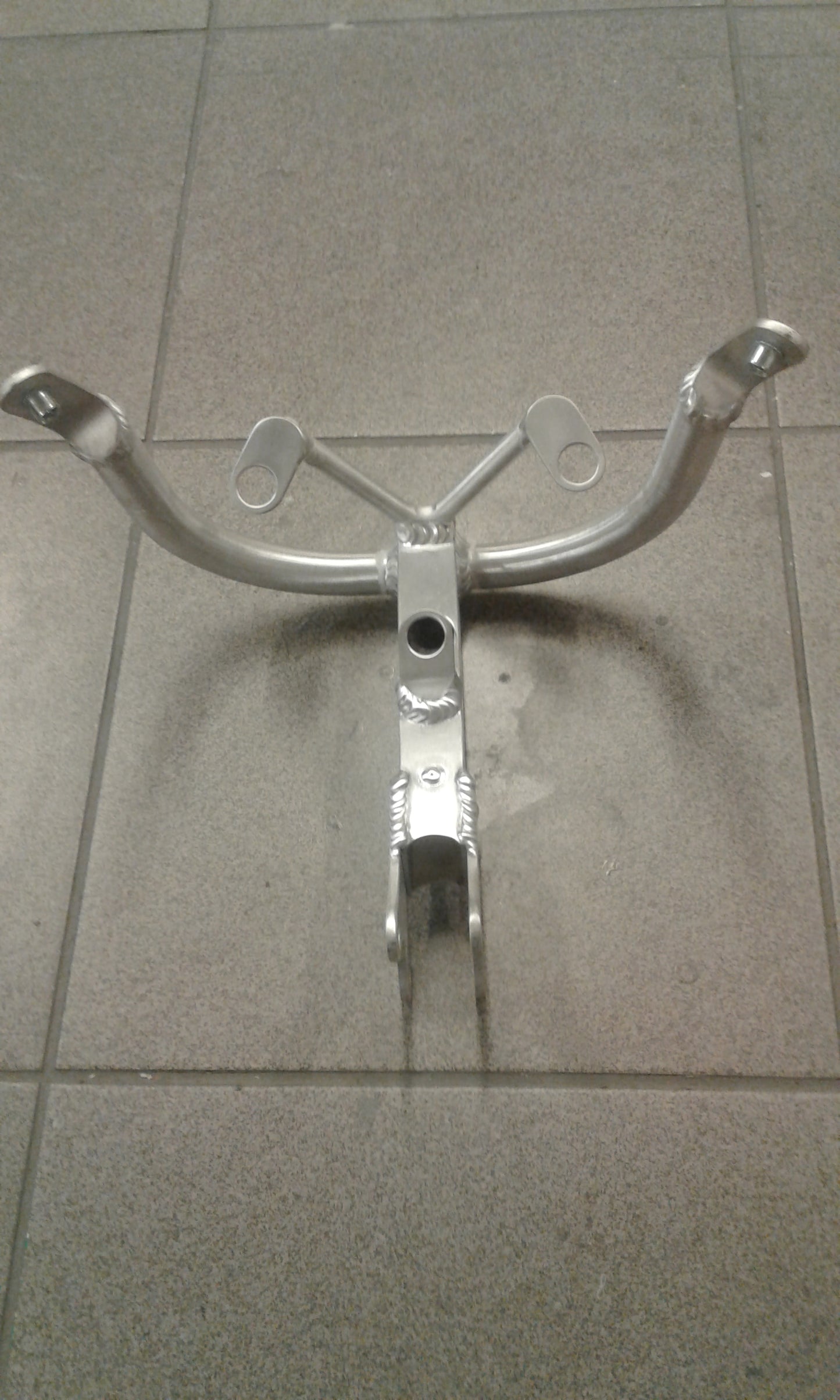 SUZUKI GSXR1000 17'+ UPPER FAIRING STAY