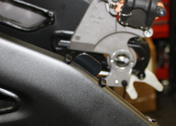 YAMAHA R1 15'+ CHAIN HOLDER BRACKET KIT