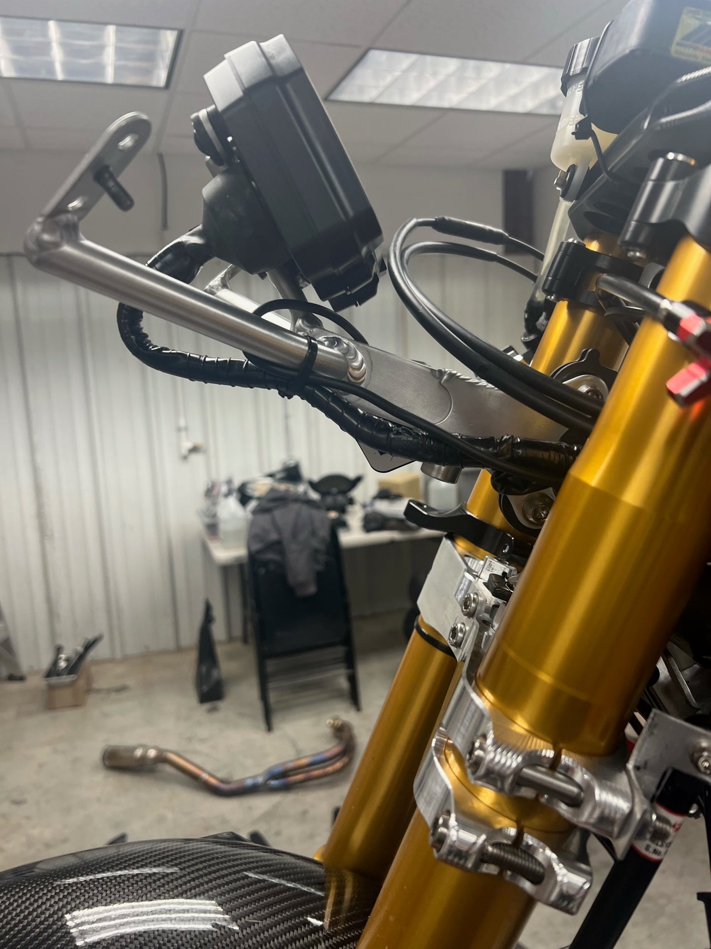 YAMAHA R7 21'+ UPPER FAIRING STAY
